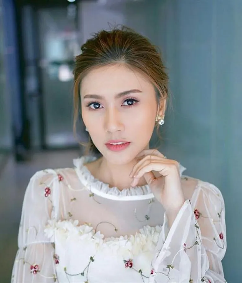 แนส ทิฆัมพร แชร์โมเมนต์สุดสวีท เลือกของขวัญให้คนรู้ใจ ใน “วันวาเลนไทน์”