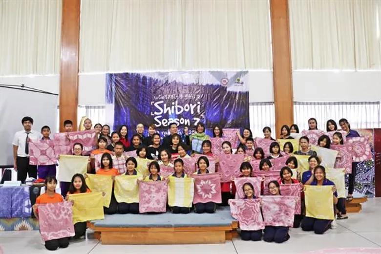 สอนเยาวชนทำผ้ามัดย้อมแบบไทยสไตล์ญี่ปุ่น“นวัตวิถีชิโบริ ซีซั่น ๒” พัฒนาเรียนรู้สู่การสร้างคุณค่าและมูลค่า
