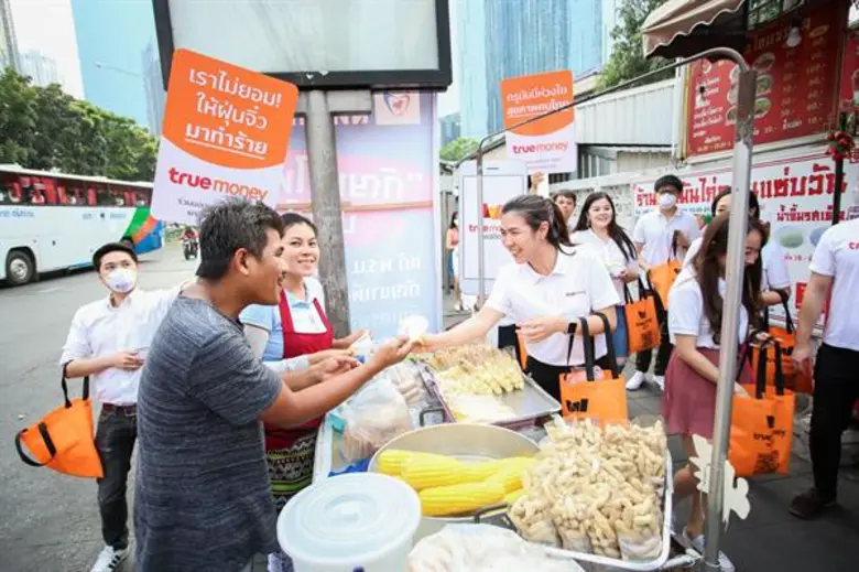 ทรูมันนี่ร่วมอาสาดูแลสุขภาพคนไทย เดินสายมอบหน้ากาก N95 แทนความห่วงใย ป้องกันฝุ่นจิ๋ว