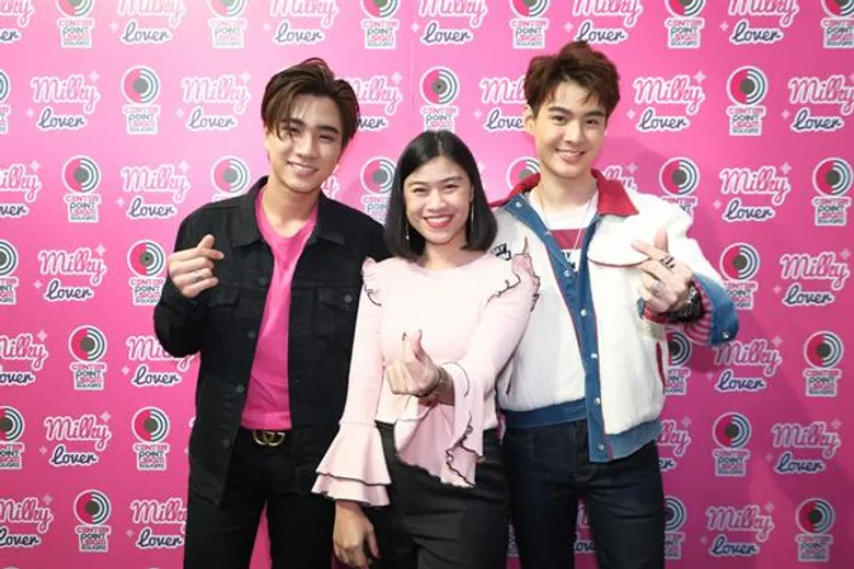 เพิร์ธ-เซ้นต์ ควงกันมาจิ้นกลางสยาม กับงาน Milky Lover วาเลนไทน์ 2019 จัดโดย เซ็นเตอร์พอยท์ สยามสแควร์