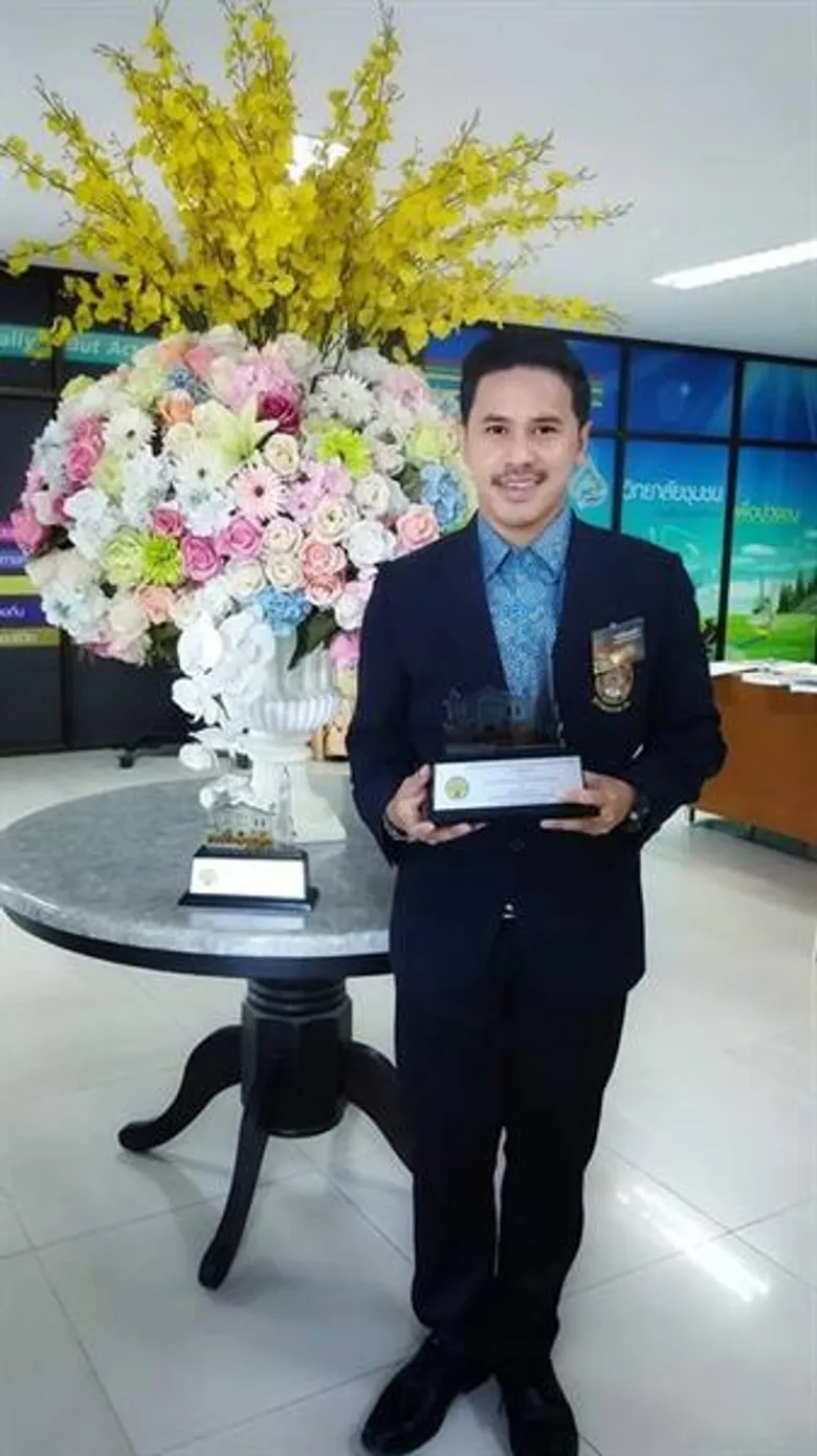 “ดีเจนัฏฐ์ ชัชวิณทร์” นักประชาสัมพันธ์สถานีวิทยุ มรภ.สงขลา คว้ารางวัลนักสื่อสารมวลชน ผู้ทำคุณประโยชน์ต่อสังคมดีเด่น