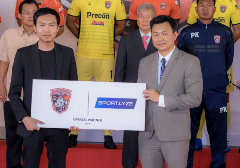 ด้วยทีมสโมสรฟุตบอล นครราชสีมา ห้วยแถลง ยู...