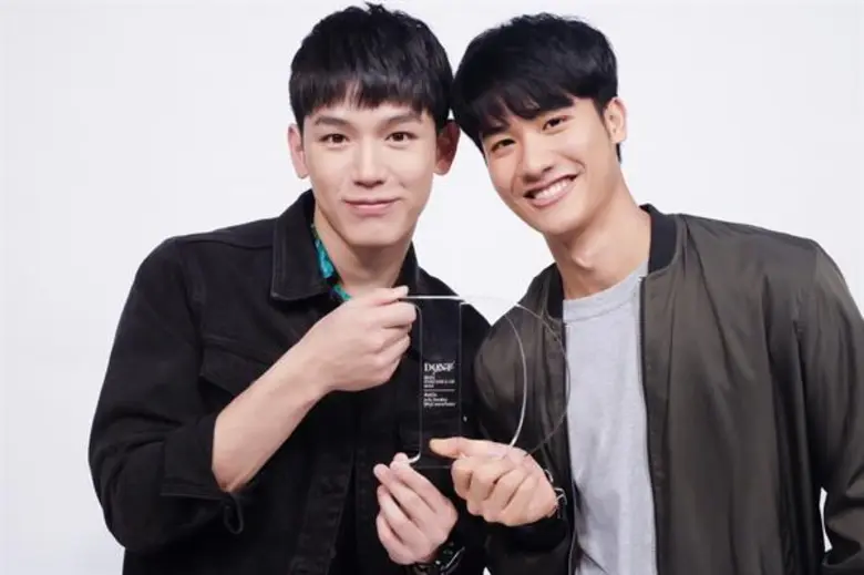 ฮอตจริง แรงจัด สำหรับคู่เพื่อนคู่จิ้นสุดป...