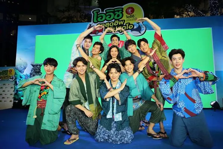 “คริส-สิงโต” นำทีมหนุ่มๆ จีเอ็มเอ็มทีนไอดอลคว้าพรีเซ็นเตอร์ “โออิชิ กรีนที” ร่วมเปิดแคมเปญซัมเมอร์โปรฯ สุดยิ่งใหญ่ “โออิชิ รถสุดฮิพ ทริปสุดโอ”