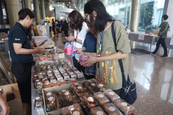 มูลนิธิพลังที่ยั่งยืน ร่วมออบูธจำหน่ายผลิ...