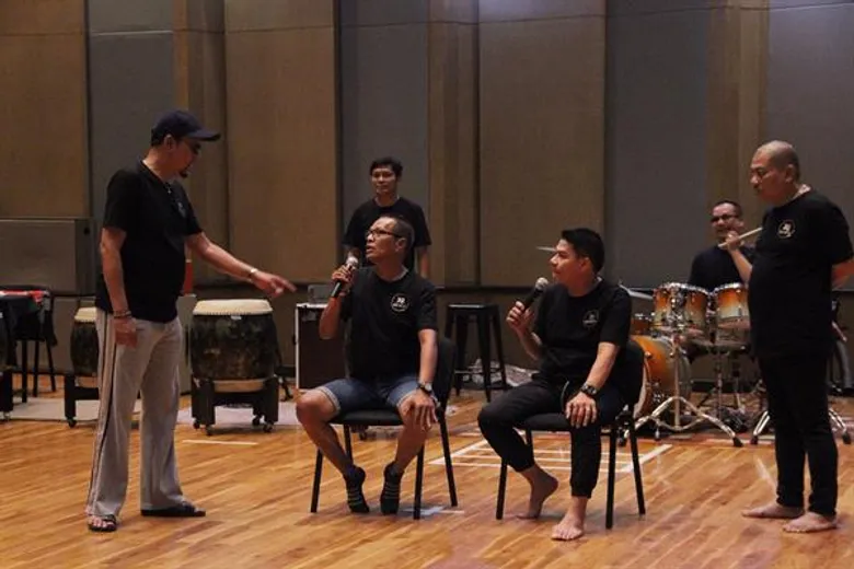 “เป็ด-โน้ต” เปิดห้องซ้อม เตรียมพร้อมขึ้นเวทีGSB presents an unforgettable moment concert by “39 ปี เชิญยิ้ม....จากคำเชิญเล็กๆ สู่รอยยิ้มที่ยิ่งใหญ่”
