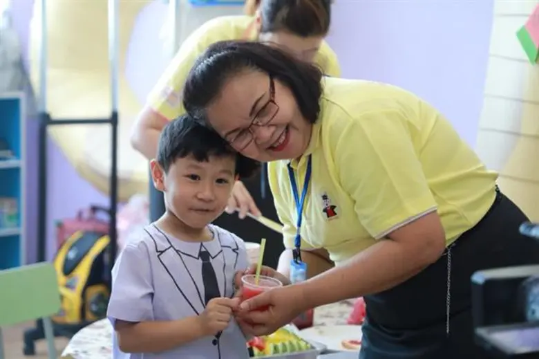 'ครูเอิร์น’ นำจัดนิทรรศการและผลงานเด็กๆ สร้างความสุข พร้อมต่อยอดการเรียนรู้ที่ยั่งยืน