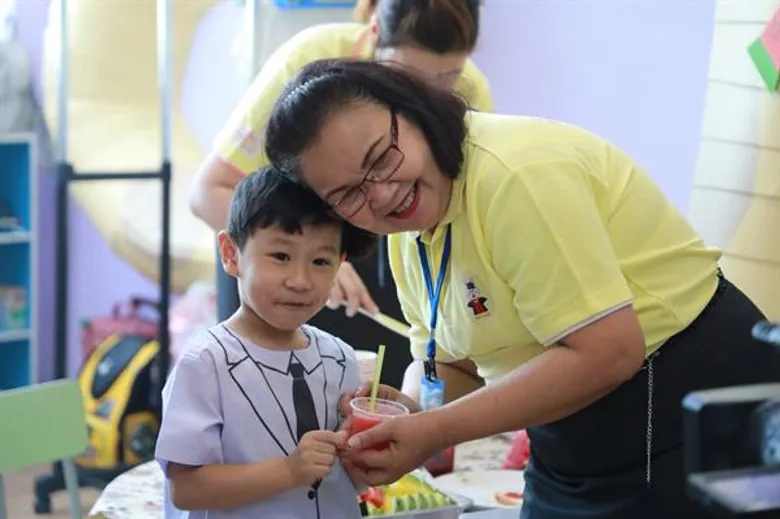 'ครูเอิร์น’ นำจัดนิทรรศการและผลงานเด็กๆ สร้างความสุข พร้อมต่อยอดการเรียนรู้ที่ยั่งยืน