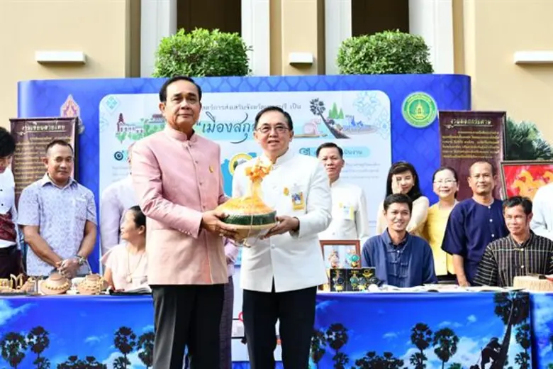 วธ. ชู "เพชรบุรี"เป็น"เมืองแห่งสกุลช่าง" หวังส่งเสริม อนุรักษ์ สืบสานและต่อยอด “มรดกภูมิปัญญาทางวัฒนธรรมของสกุลช่างฝีมือดั้งเดิมเมืองเพชรบุรี” ให้คงอยู่สืบไป