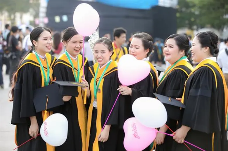 'พีไอเอ็ม’ ชี้โลกดิจิทัลต้องการ “จูเนียร์” ความสามารถเท่า “ซีเนียร์” ตอกย้ำบทบาทภาคการศึกษา สร้างบัณฑิตด้วยแนวทาง PIM The Original
