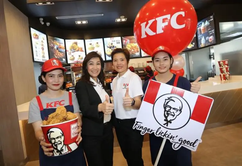 นงนุช บูรณะเศรษฐกุล (คนที่ 2 จากซ้าย) ผู้...