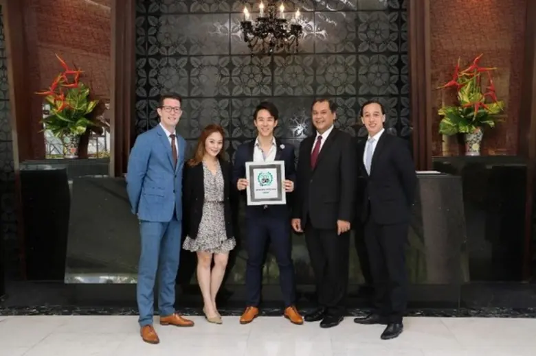 รอยัล วิง สวีท แอนด์ สปาฉลองรับรางวัล Tri...