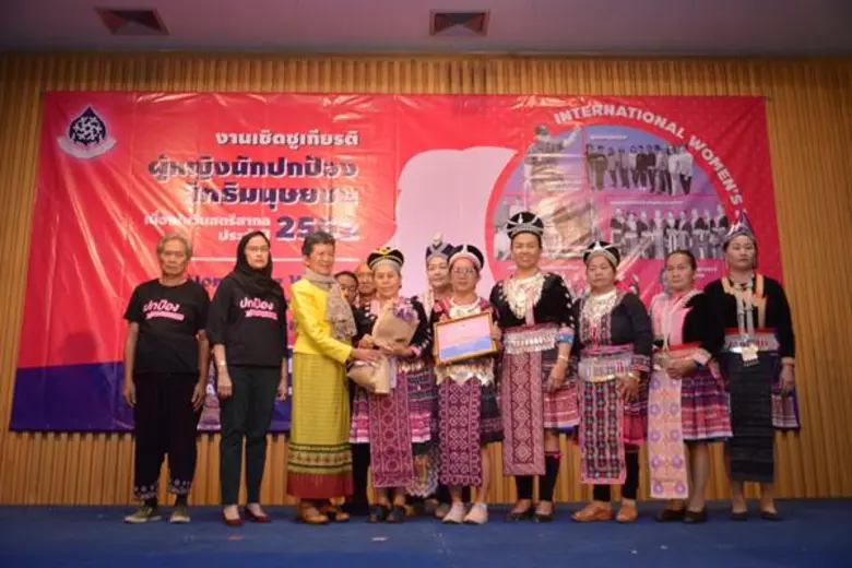 กสม. จัดงานเชิดชูเกียรติผู้หญิงนักปกป้องสิทธิมนุษยชน เนื่องในโอกาสวันสตรีสากล “อังคณา” ชี้ รูปแบบคุกคามเปลี่ยนไปจากเดิม ใช้กฎหมาย-ฟ้องร้อง หวังปิดปาก เผย รอบปีที่ผ่านรับร้องเรียน 15 เรื่อง
