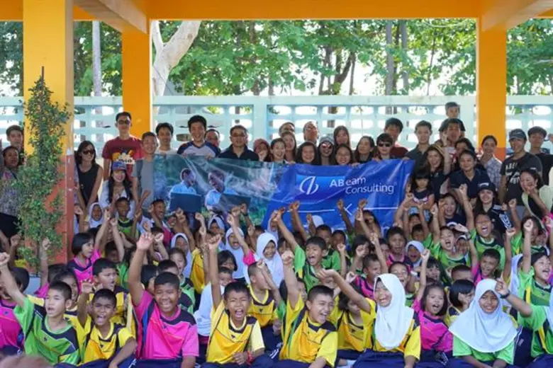 เอบีม คอนซัลติ้ง จัดกิจกรรม “Krabi, how are you DOO ENG?” ส่งเสริมเยาวชนจังหวัดกระบี่เพื่อสร้างแรงบันดาลใจในการเรียนรู้ภาษาอังกฤษ