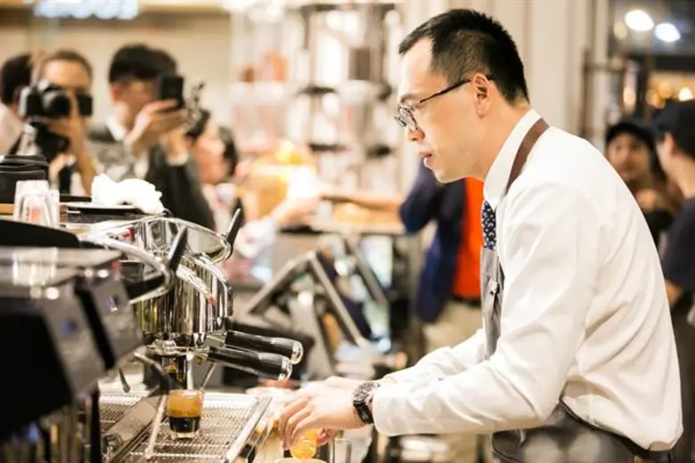 คอกาแฟยิ้มกริ่ม “หลุยซ่า คอฟฟี่ (Louisa Coffee)” กาแฟพรีเมี่ยมยักษ์ใหญ่ที่มีสาขามากที่สุดในประเทศไต้หวัน ประเดิมเปิดสาขาแรกในไทย ที่อัมรินทร์ พลาซ่า