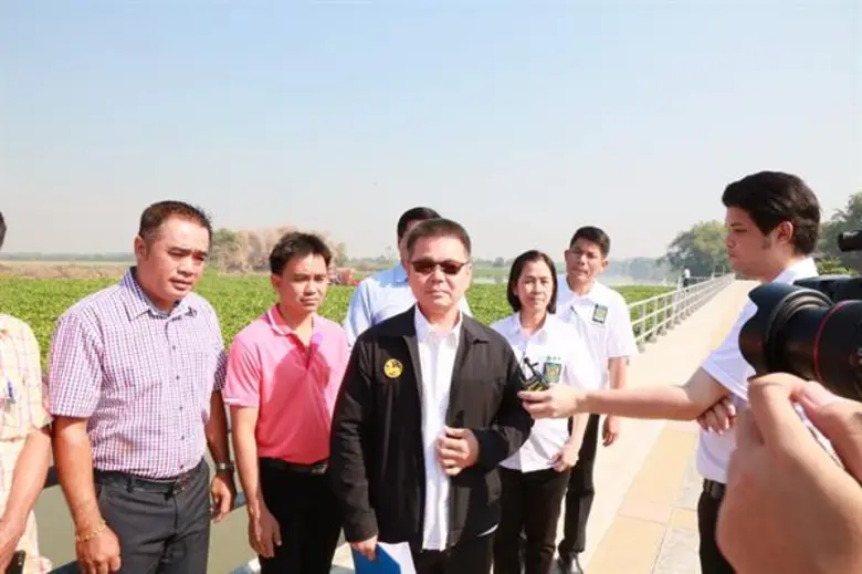 ยผ.ร่วมมือนครปฐมเดินหน้าจัดเก็บผักตบชวาและวัชพืช