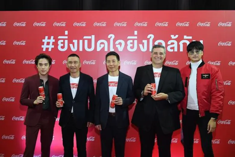 'โคคา-โคลา’ ดึง 'เจมส์ ธีรดนย์’ ควง 'พ่อ’ เปิดใจครั้งแรก เผยตัวตนที่แท้จริง!! ในแคมเปญสุดซึ้ง 'ยิ่งเปิดใจ ยิ่งใกล้กัน’
