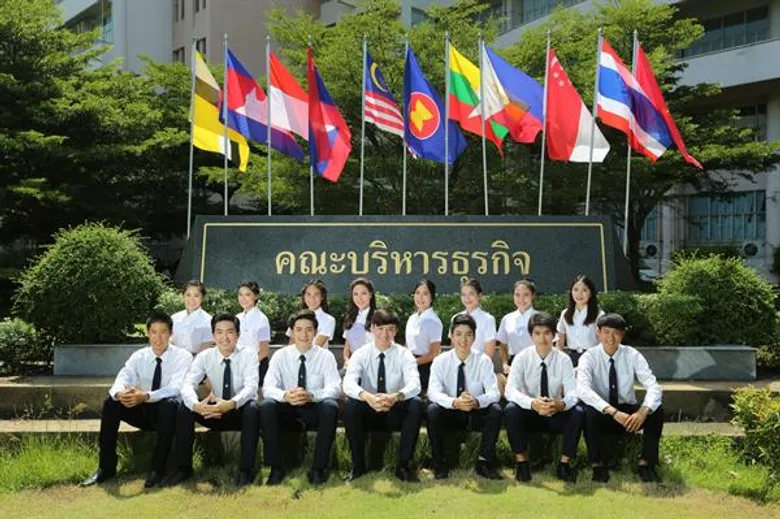 บริหารธุรกิจ มทร.ธัญบุรี เดินหน้าหลักสูตร 4 ปี 2 ปริญญา