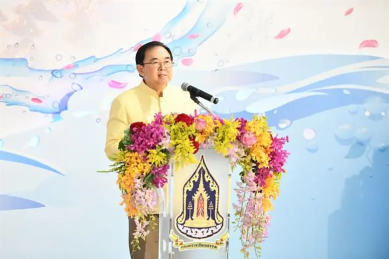 นายวีระ โรจน์พจนรัตน์ รัฐมนตรีว่าการกระทร...