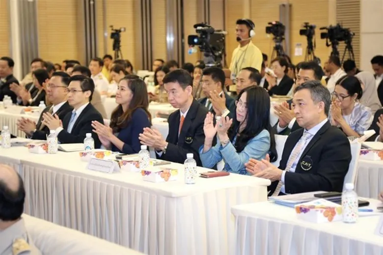 ดีอี โชว์ผลงาน 3 รสก.ในสังกัดร่วมขับเคลื่อนยุทธศาสตร์ชาติผ่านดิจิทัล