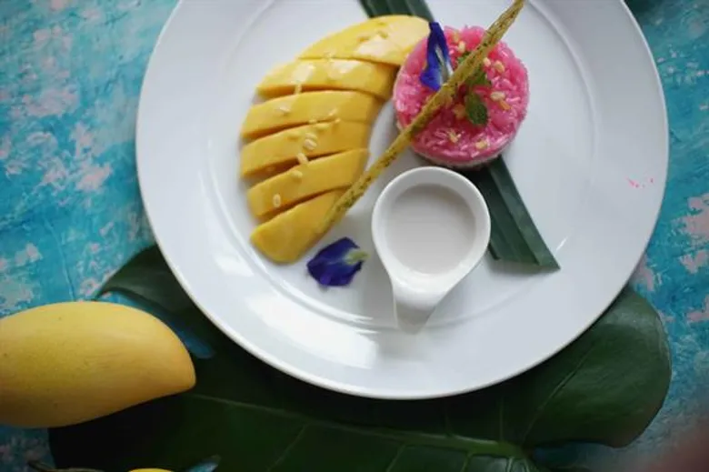 หอม เย็น ชื่นใจกับข้าวแช่ ฮาลาล และข้าวเหนียวมะม่วง ที่โรงแรมอัล มีรอซ ถึงสิ้นเดือนเมษายนนี้