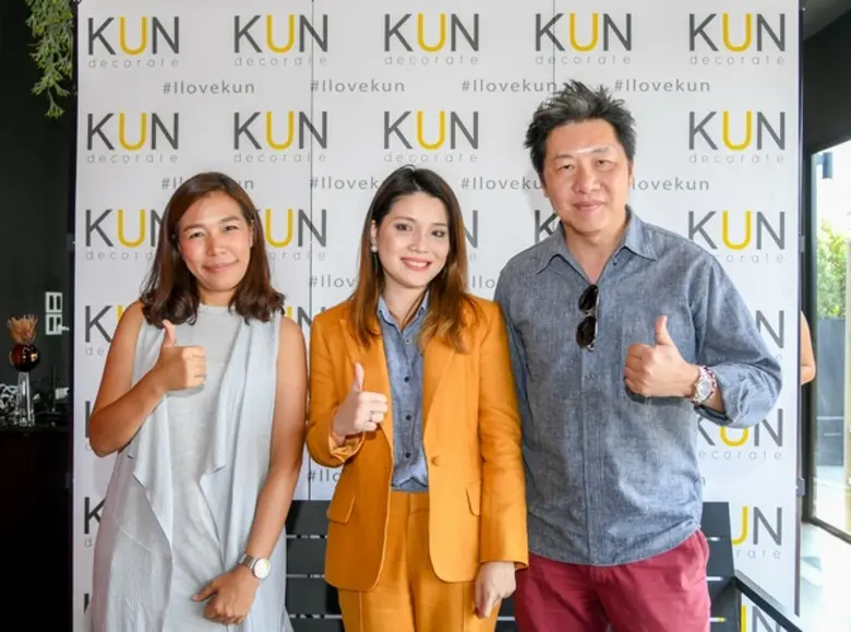 KUN decorate ก้าวสู่ปีที่ 11 ตั้งเป้ายอดขายกลุ่มรีเทลและโรงแรมไฮเอนท์โต 30%  มั่นใจตลาดเฟอร์นิเจอร์ไทยขยายตัวหลังการเลือกตั้ง เตรียมขยายธุรกิจต่อเนื่อง เปิดตัว “Join Collection” จับอลูมิเนียมผสมไม้ เพิ่มไอเทมตกแต่งบ้าน