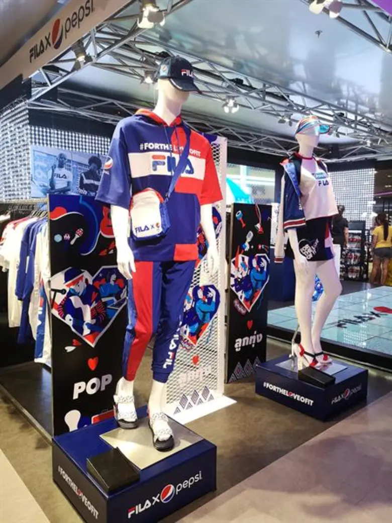 เป๊ปซี่ จับมือ ฟิล่า เปิดตัวคอลเล็คชั่นพิเศษ “PEPSI X FILA” นำเทรนด์สปอร์ต-แฟชั่น-ดนตรี เอาใจวัยรุ่น – แฟชั่นนิสต้า
