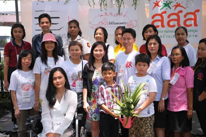 สสส.จับมือกล่องดินสอ เปิดพื้นที่ "เปิดใจ...ให้โดยเฉพาะ" เรียนรู้ เข้าใจ "ประชากรกลุ่มเฉพาะ" คนพิการ ผู้สูงอายุ คนไร้บ้าน เด็กในสถานสงเคราะห์ ผู้ต้องขัง จากผู้รับ...สู่ผู้ให้ ผ่านกิจกรรมศิลปะสองวัยอ่านหนังสือเสียง ฝึกอาชีพ สร้างพลเมืองจิตอาสา