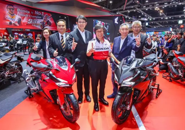 ฮอนด้าเปิดขายรถสปอร์ตนำเข้าจากประเทศญี่ปุ่นกระหึ่มงานมอเตอร์โชว์ 2019  กับ New Honda CBR250RR สายตรงความแรงรหัส RR Racing Replica ถ่ายทอดทุกอณู DNA เทคโนโลยีรถแข่งแชมป์โลกโมโตจีพี ตอบรับเสียงเรียกร้องจากแฟนพันธ์แท้รถสปอร์ต กับคอนเซพ Beating Master "สปอร์ต