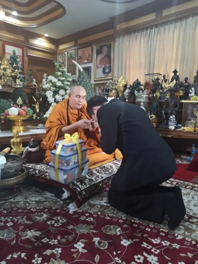 ดร.หม่อมหลวงภัทรชาติ ประวิตร และคณะเข้ากราบนมัสการ ...