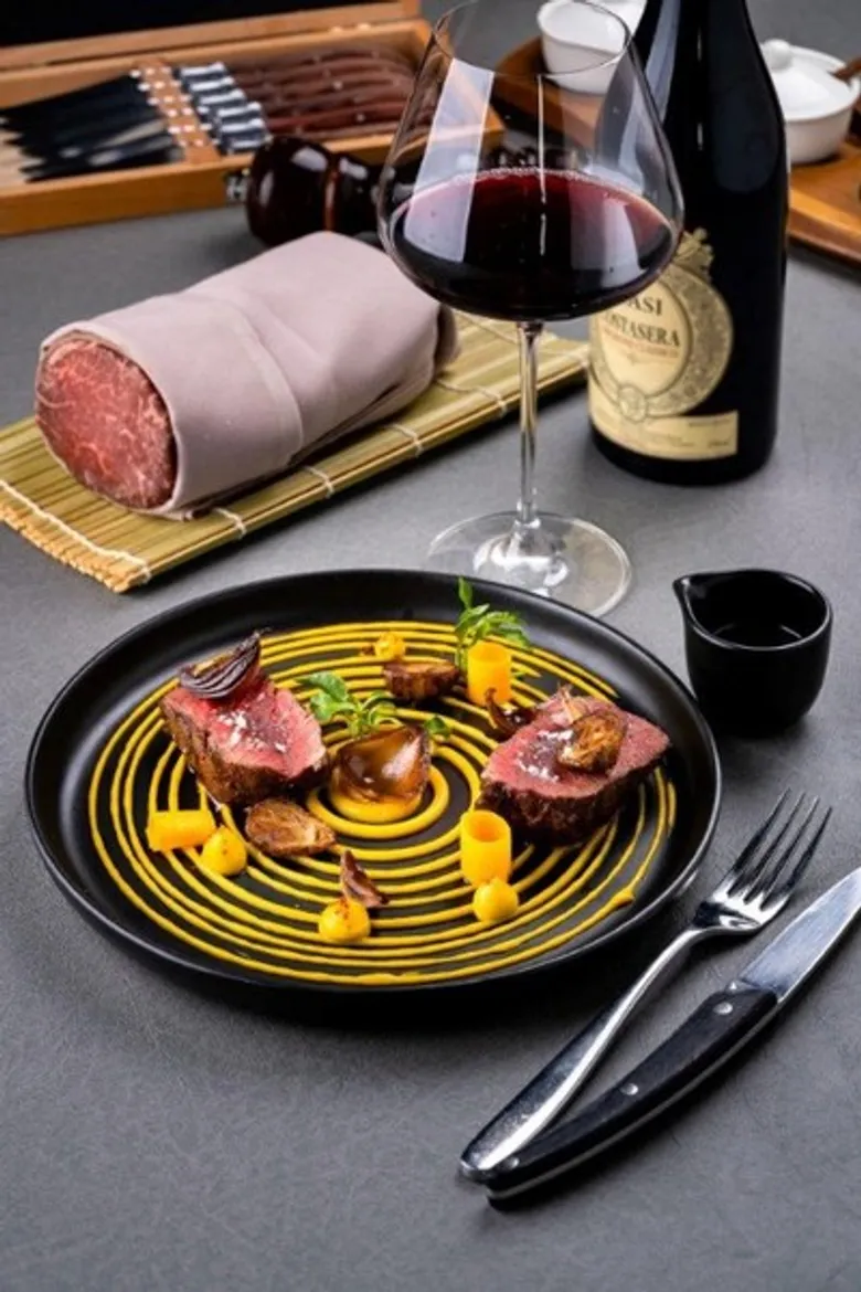 LAZY SUNDAYS & BEEF AROUND THE WORLD AT “BABETTE’S”