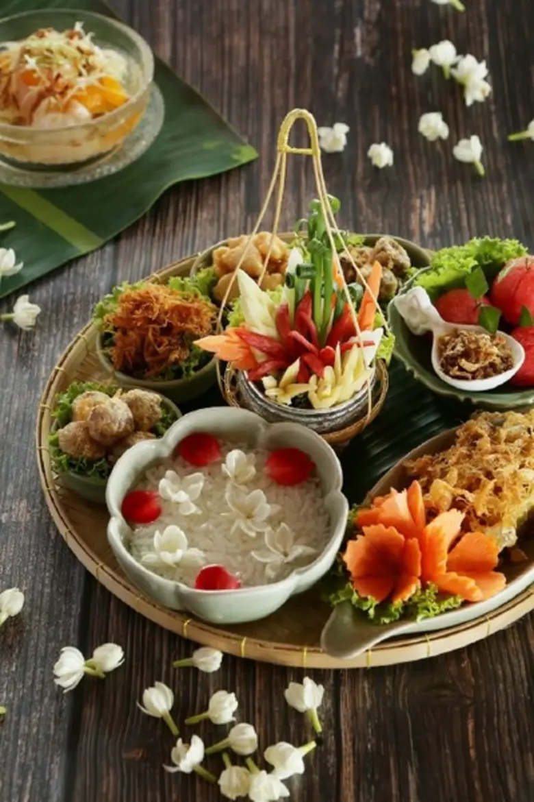 ห้องอาหารธาราทองและล็อบบี้เลาจน์ โรงแรมรอ...