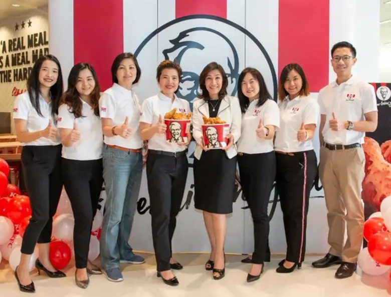 นงนุช บูรณะเศรษฐกุล (คนที่ 4 จากขวา) ผู้ช...