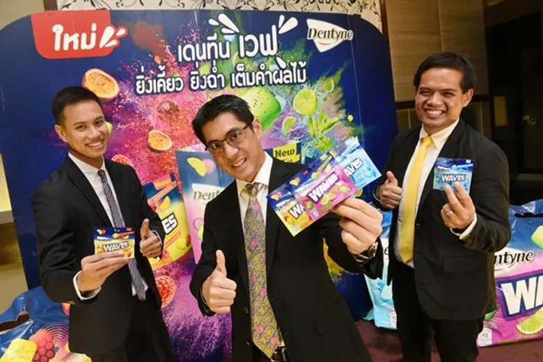 เดนทีนตอกย้ำผู้นำตลาดหมากฝรั่ง เปิดตัว “เดนทีน เวฟ” ใหม่ ชูนวัตกรรมระเบิดรสชาติผลไม้สามชั้นตั้งเป้ากระตุ้นตลาดหมากฝรั่ง ดันยอดขายเติบโตกว่า 10% ในสองปี