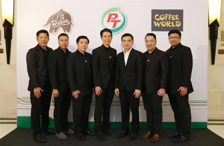 นายพิทักษ์ รัชกิจประการ (ที่ 3 จากขวา) ปร...