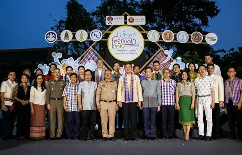 ภาพข่าว: เอเชียทีค เดอะ ริเวอร์ฟร้อนท์ เชิญร่วมสัมผัสความชุ่มฉ่ำกับเทศกาลปีใหม่ไทย ในงาน 'Water Festival 2019 เทศกาลวิถีน้ำ...วิถีไทย’ ครั้งที่ 5