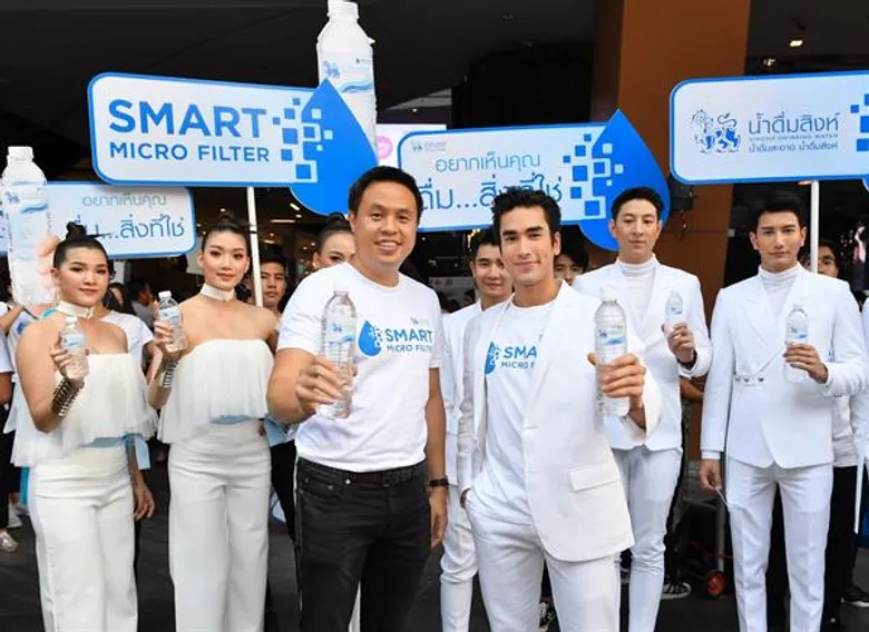 “น้ำดื่มสิงห์” ลุยแคมเปญ “ดื่ม..สิ่งที่ใช่ให้ตัวเอง” ส่ง “ณเดชน์” ลงพื้นที่มอบน้ำสิงห์ ตอกย้ำน้ำดื่มสะอาด และเหมาะกับร่างกาย