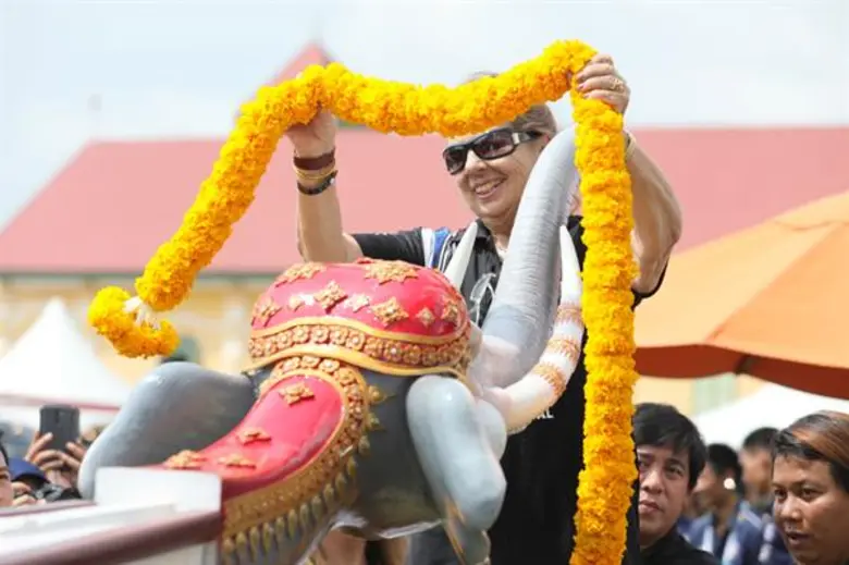 "การแข่งขันเรือยาวช้างไทยชิงถ้วยพระราชทาน...