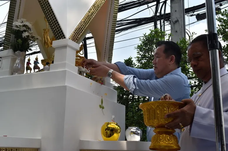 ภาพข่าว: ผู้บริหาร The Cube Premium Ratchada 32 ทำพิธีมงคลอัญเชิญท้าวมหาพรหมประดิษฐาน