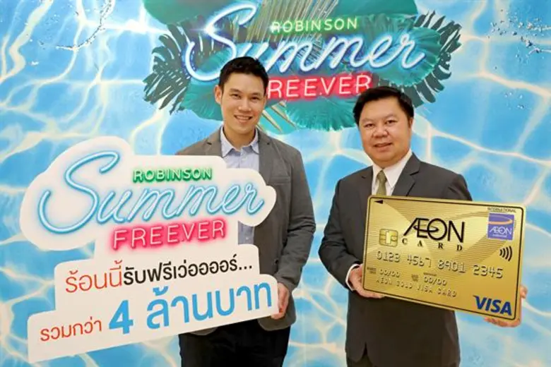 คุณตุลา พฤหัสไพลิน (ขวา) ผู้อำนวยการฝ่ายก...