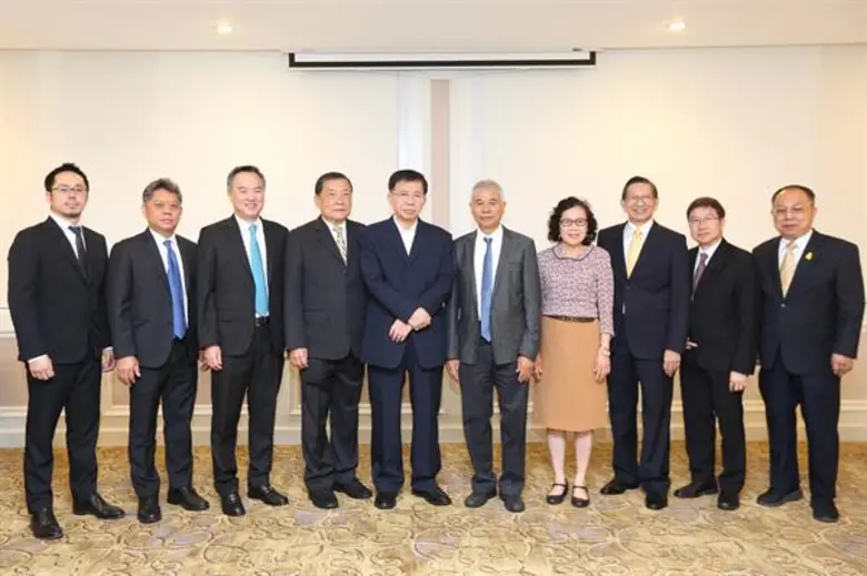 นายรัตน์ พานิชพันธ์ กรรมการ และประธานที่ป...
