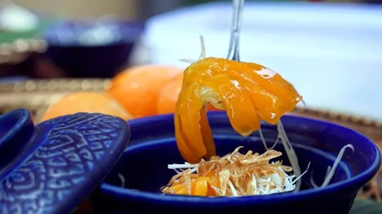 ดับร้อนอย่างไทยด้วยเมนูข้าวแช่ น้ำแร่ภูน้ำหยดที่โรงแรมศิริ สาทร