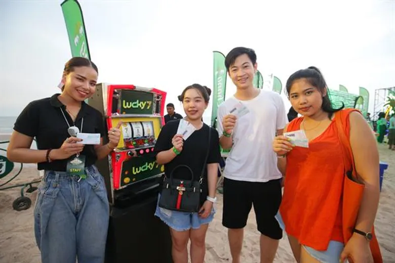 กองทัพศิลปินระเบิดความมันส์ทำทะเลเดือดในงาน “Chang-Major Movie on the Beach” LUCKY 7เอาใจแฟนเพลงกว่า 5,000 คน! เต็มพื้นที่ชายหาดชะอำ