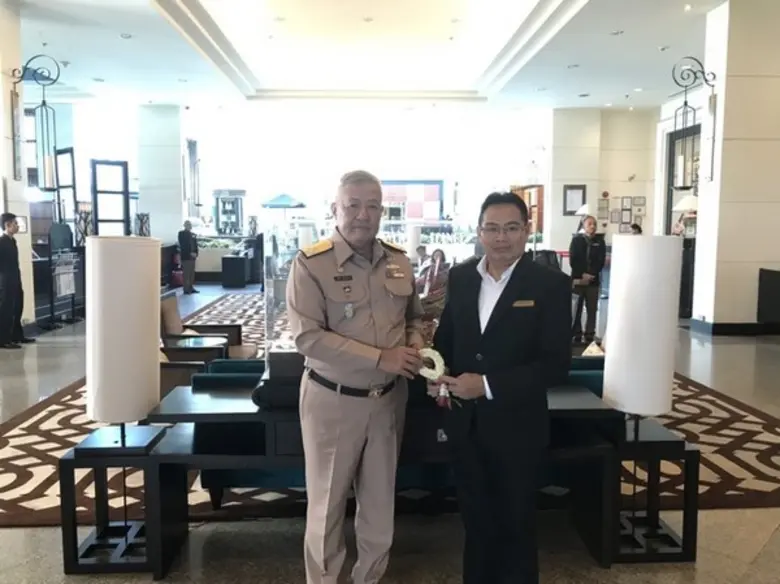 นายมนูญ วุฒิ ผู้จัดการทั่วไปโรงแรมเซ็นทาร...