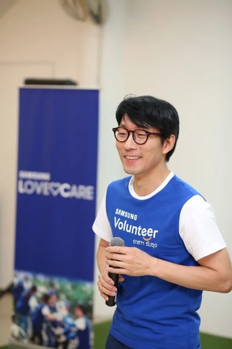 อาสาฯ ซัมซุง ร่วมปลูกต้นไม้ ช่วยลด PM 2.5 ในกิจกรรม “Samsung Love & Care”
