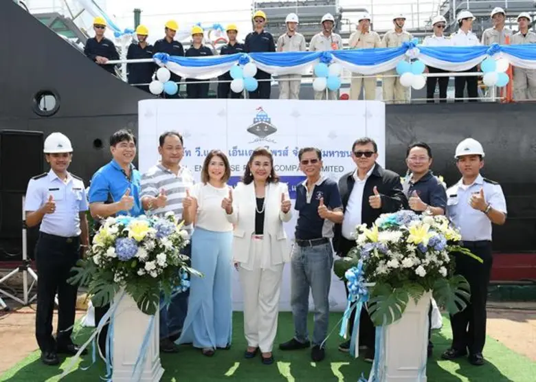 นางชุติภา กลิ่นสุวรรณ (ที่ 5 จากขวา) ประธ...