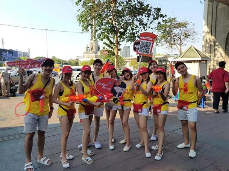ขบวนรถสงกรานต์ “Vietjet Enjoys Songkran” ออกมอบความสนุกสนานทั่วกรุงเทพฯ