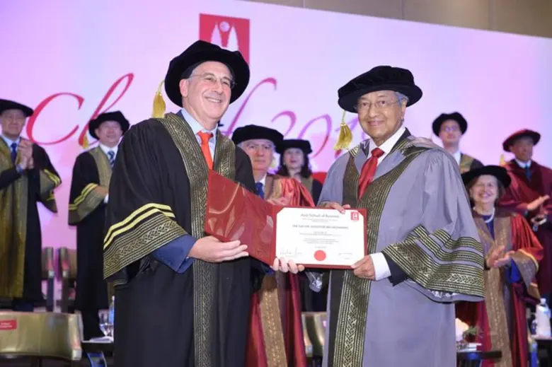บัณฑิตที่สำเร็จการศึกษาจาก Asia School of...