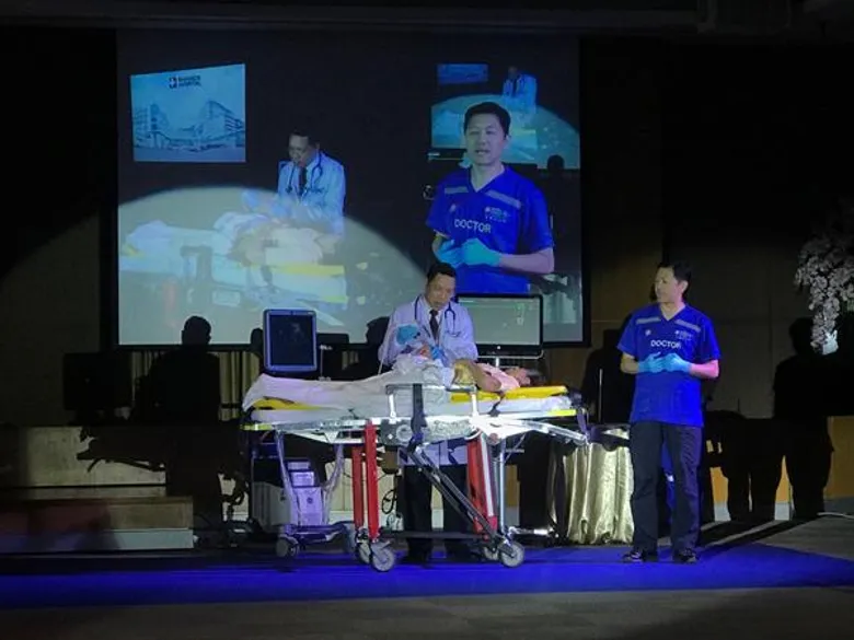 รพ.กรุงเทพ จัดกิจกรรม “อย่าให้สูงวัยล้ม เดี๋ยวไม่ลุก” ห่วงผู้สูงอายุลื่นหกล้ม เสี่ยงบาดเจ็บทางสมองและกระดูกสะโพกหัก รณรงค์ลูกหลานร่วมป้องกัน เพื่อคุณภาพชีวิตสูงวัย เนื่องในวันผู้สูงอายุ