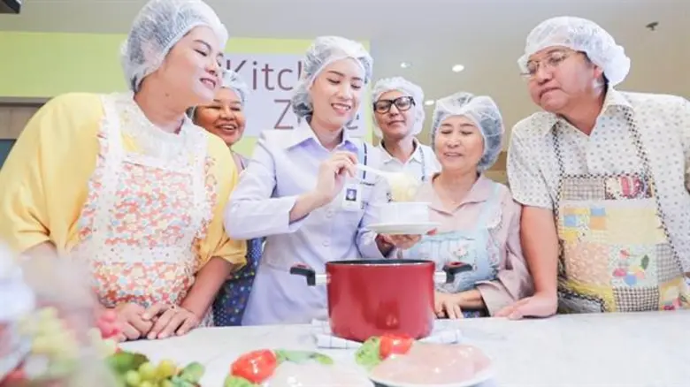 ประเทศไทยจะก้าวเข้าสู่สังคมผู้สูงอายุอย่า...